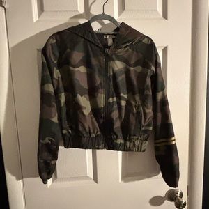 Cropped camo jacket